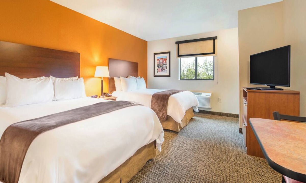 Bismarck Hotel | 4-Room Offering Comfort Near Bismarck’s Must-See Landmarks