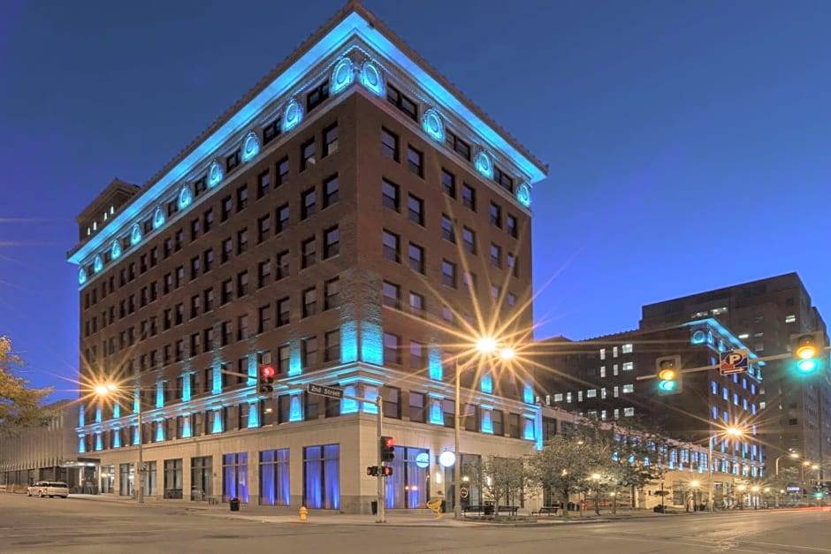 Downtown Hotel | 4-Star Hotel ∙ The Current Iowa, Autograph Collection