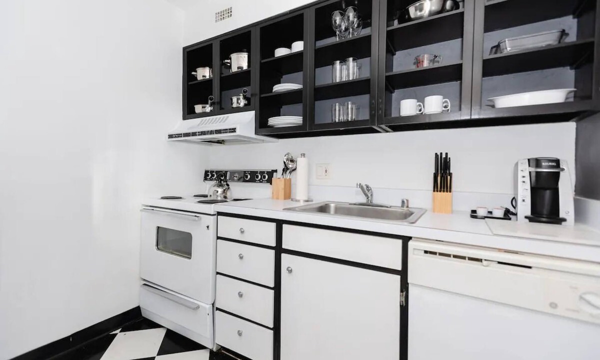 West End Apartment | 4 Units | Amazing Washington Getaway Near Iconic Landmarks | Family Stay