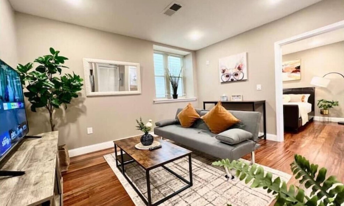 Logan Square Apartment | 405 Spacious and superior 1BDR APT in center city