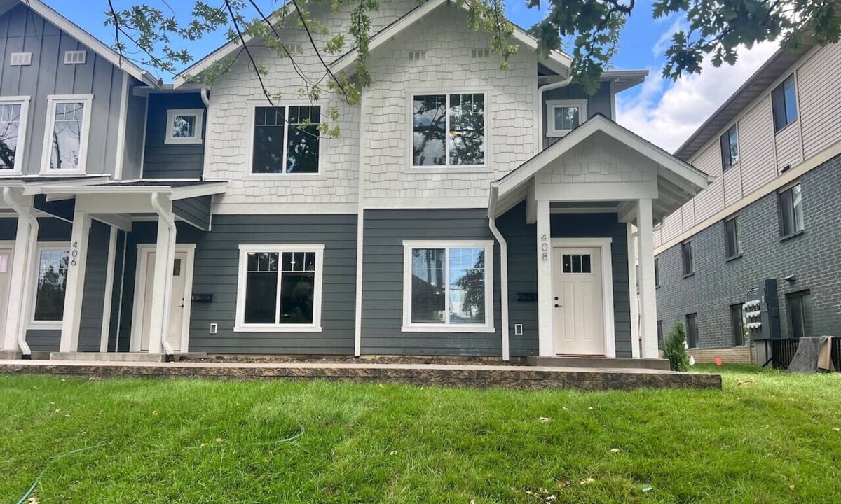 Iowa City House | 408 Entire 3 Bedroom Townhouse