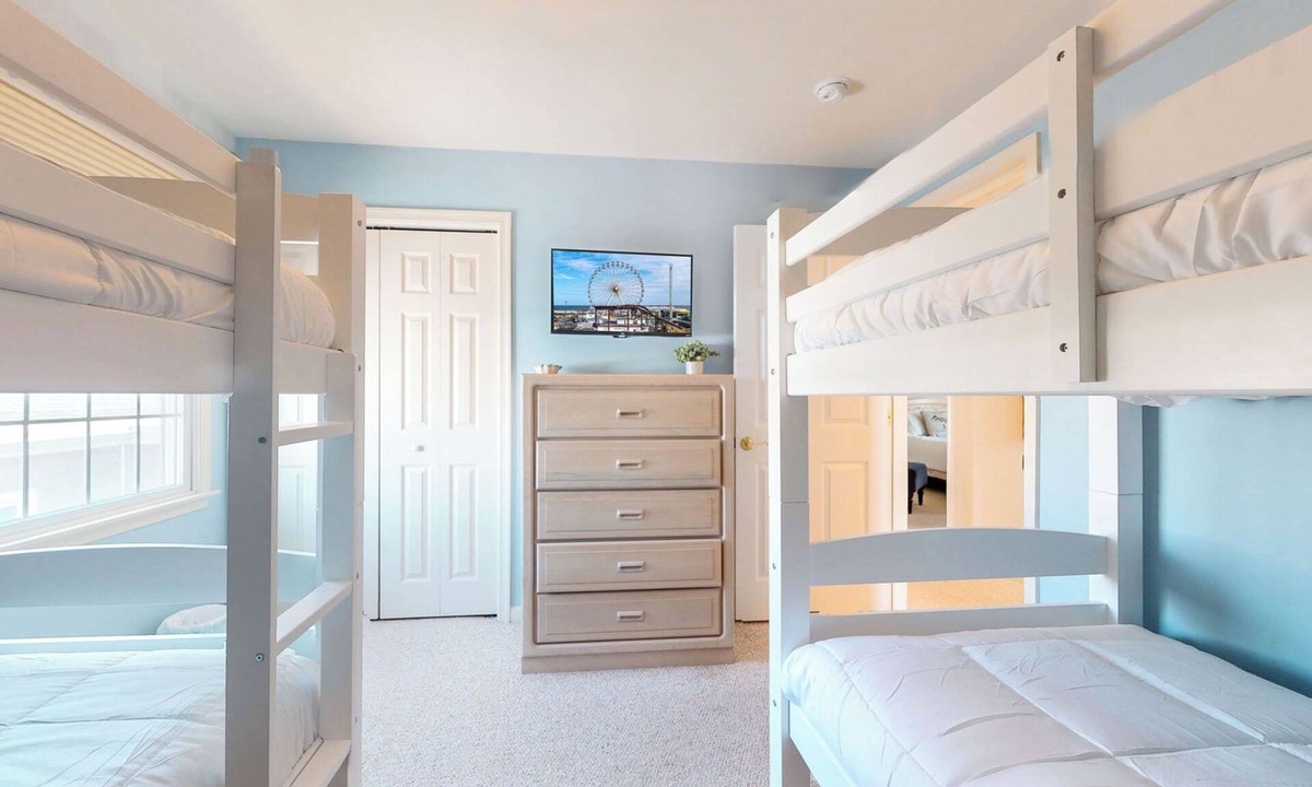 Gold Coast Condo | 4BR/3BA Beach Home w/Rooftop Deck & Outdoor Living