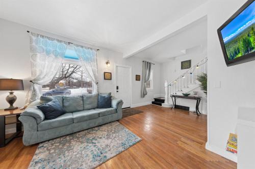 South Como House | 4BR Home Across from Como Lake - Evergreen