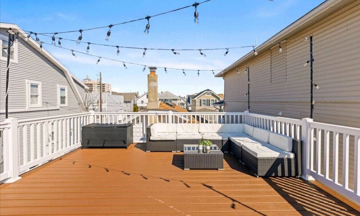 Ventnor City House | 4BR Home w/Rooftop Deck - 3 Block to Beach