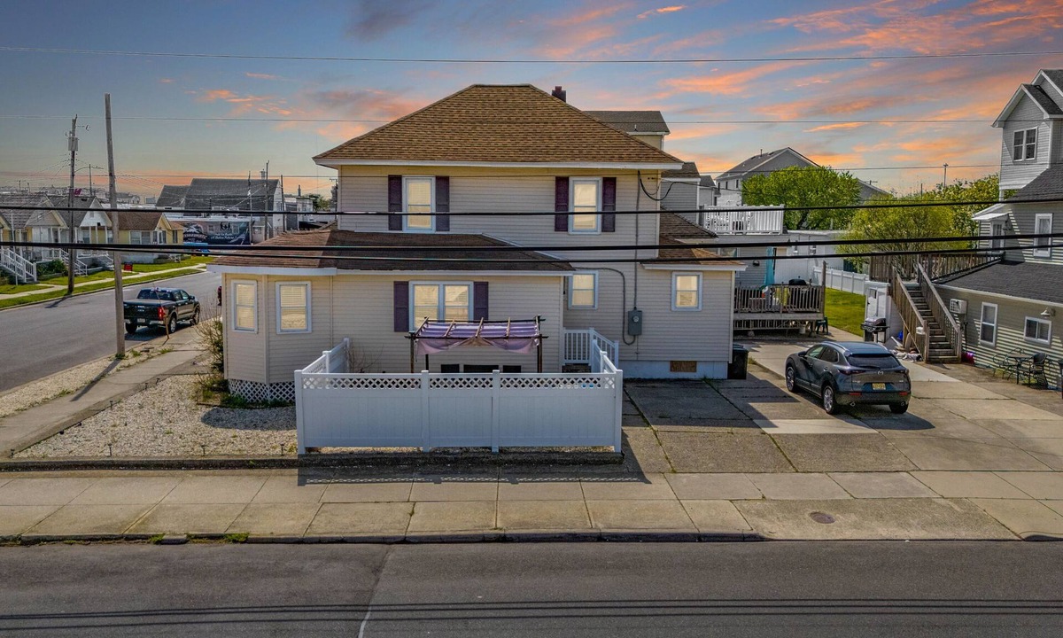 North Wildwood House | 4BR Shore House-Kid Friendly-Close To The Action!