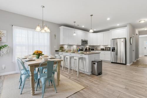 North Camellia Acres House | 4BR Sleeps 12 with Game Room Minutes from Beach