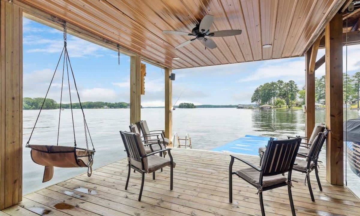 Henrico House | 5 Bdrm, 12 Bed w/Stunning Waterfront Views on LKG