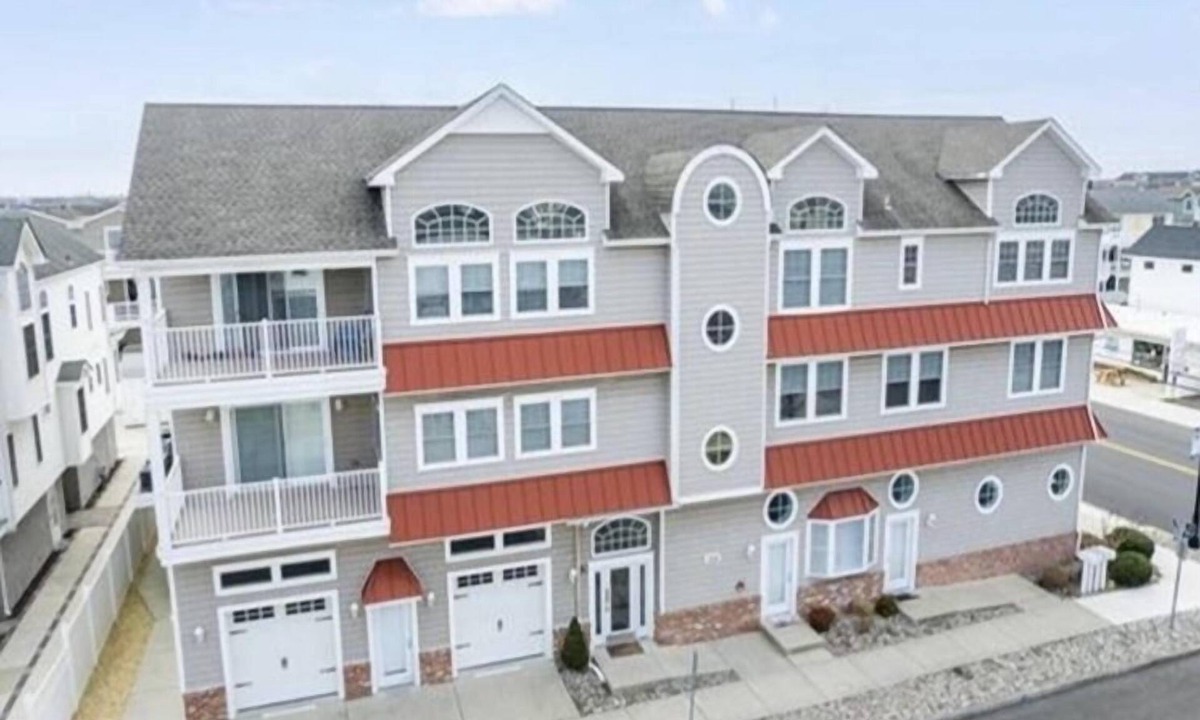Sea Isle City Condo | 5 bedroom condo, w elevator. Great locations in Fish Alley.