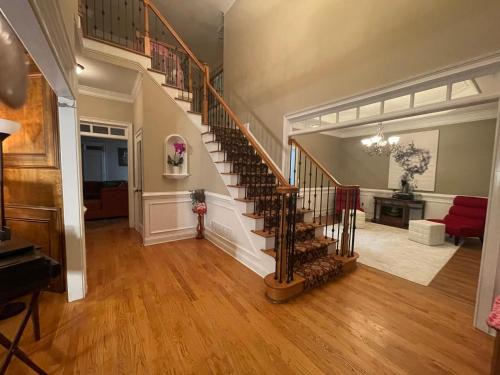 Holly Springs House | 5 bedroom home north ATL