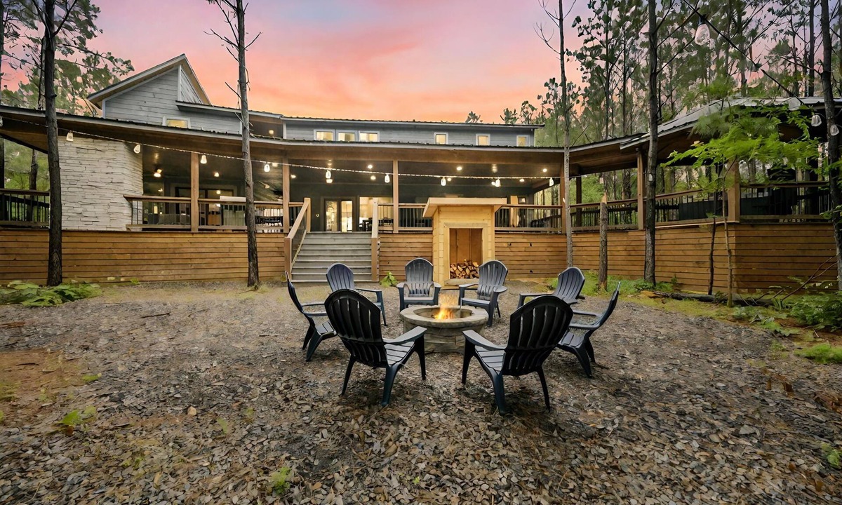 Pickens Cabin | 5 Bedroom Sleeps 24 , Pets OK, Hot Tub, Game Room.
