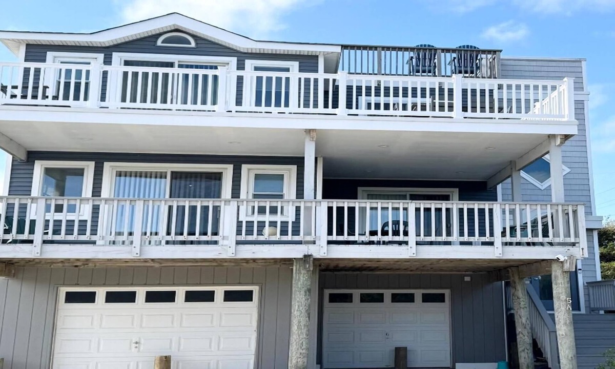 Loveladies House | 5 BR, 3rd from the ocean