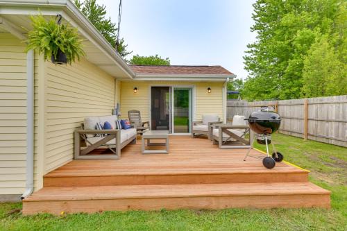Twin Lakes House | 5 Houses to Elizabeth Lake! Family Getaway w/Yard