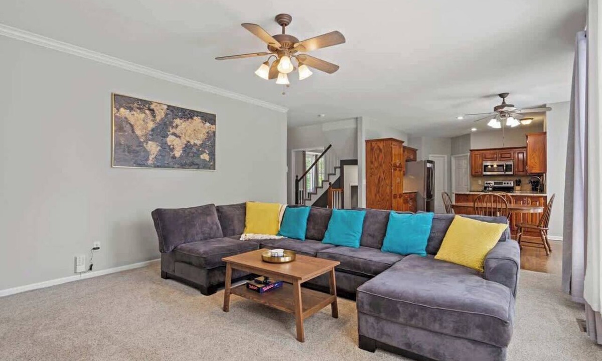 Shawnee House | 5 King Beds! Mins to Attractions, Great for Groups