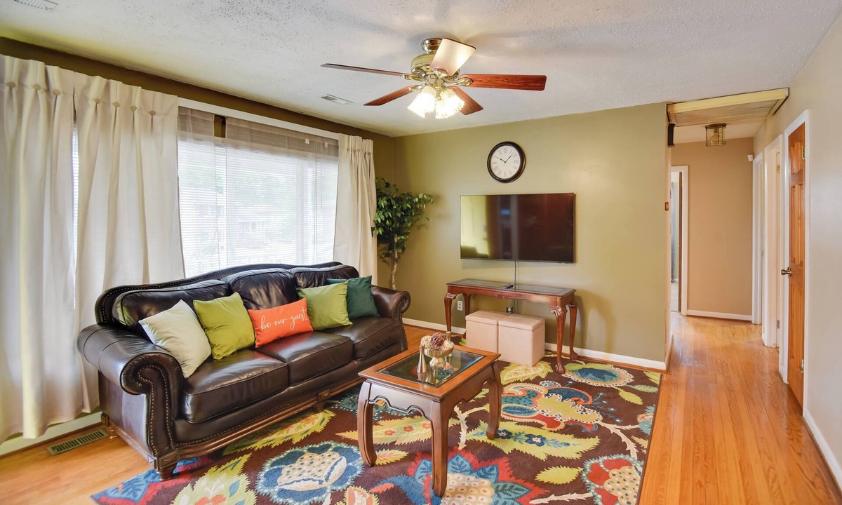 Hampton House | 5 Mi to Dtwn: Pet-Friendly Gem w/Yard in Hampton