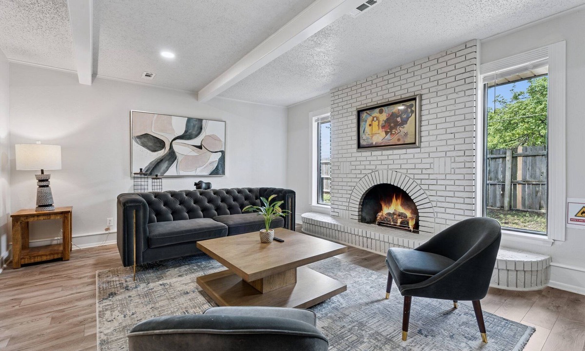 Central Oklahoma City House | 5BR Bethany home near SNU & Wiley Post. Fenced yard, full kitchen. Sleeps 10. #NW25