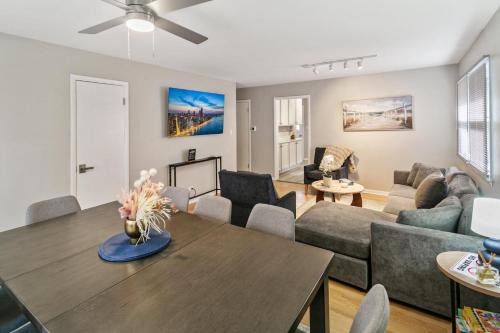 Libertyville House | 5BR Fully Fenced with 2 Living Rooms Family Ready Near Naval Base
