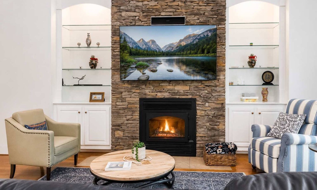 White House | 5BR Gated Estate - Lake Views, Ping Pong