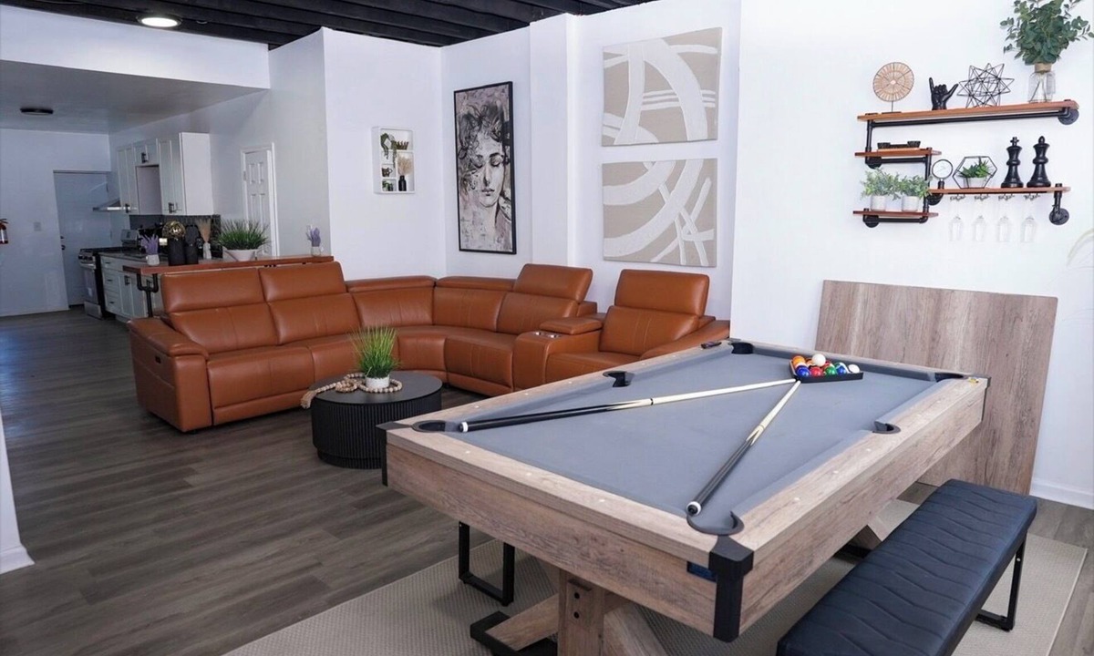 Camden House | 5BR Retreat King Suite Private Parking Backyard
