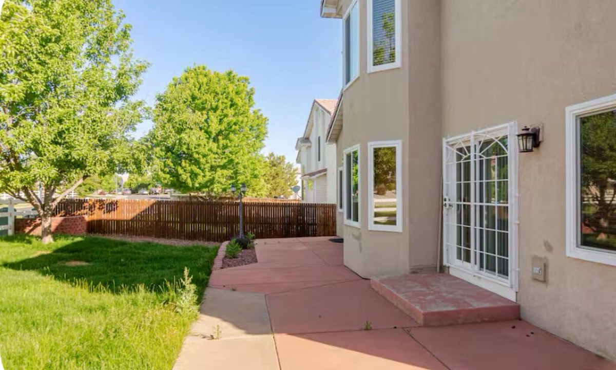 Green Valley Ranch House | 6 bedroom, 4BR, private HOTTUB