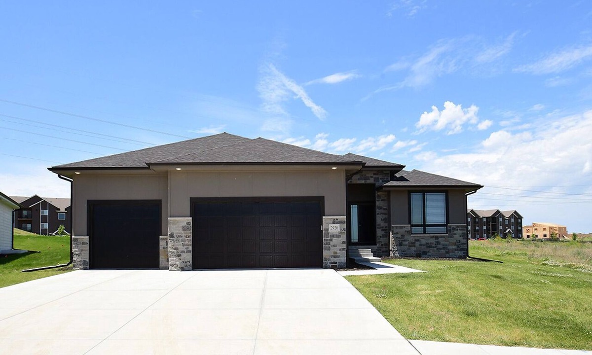 Elkhorn House | 6 Bedroom New Spacious Home (7beds)