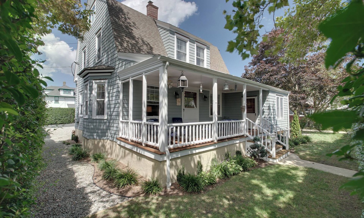 Point Pleasant Beach House | 6-bedroom home with 12 beach badges 2 blocks to beach with private studio apt
