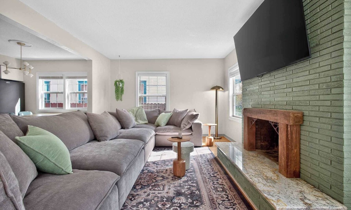 St. Cloud House | 6 beds/close to SCSU, DT, & Lake George