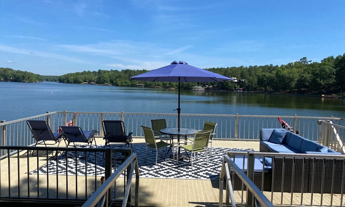 Wedowee House | 6 BR Charming Waterfront Spacious Lakehouse with Private Double-decker Dock