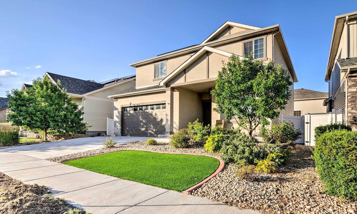 Green Valley Ranch Cottage | 6 Mi to Dia: Spacious Home w/Backyard in Denver!