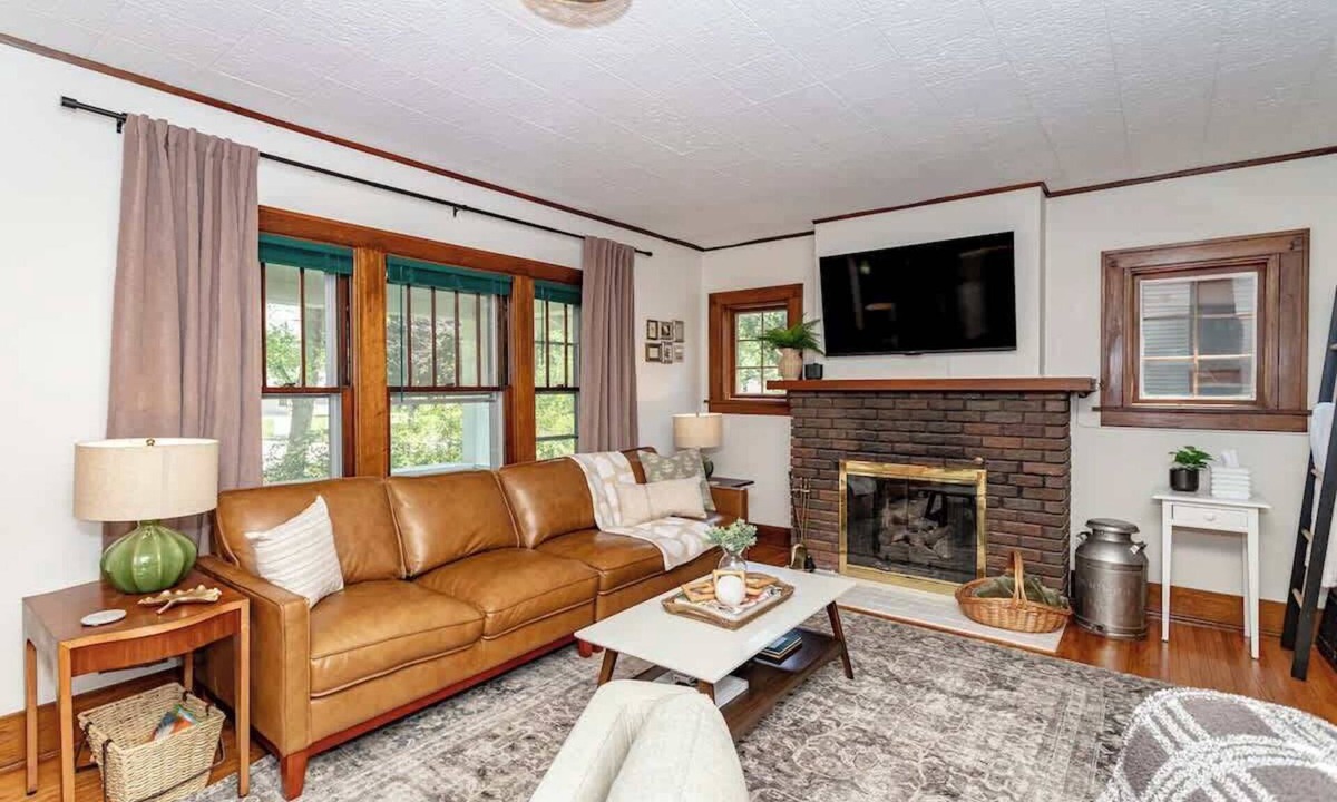 Ames House | 615 Ash Avenue - Modern Retreat w Hot Tub