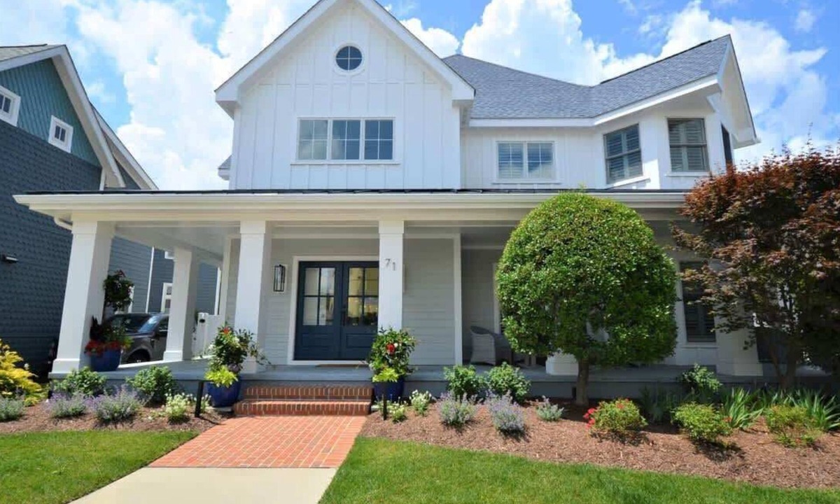 The Pines House | 71 Lake Ave.