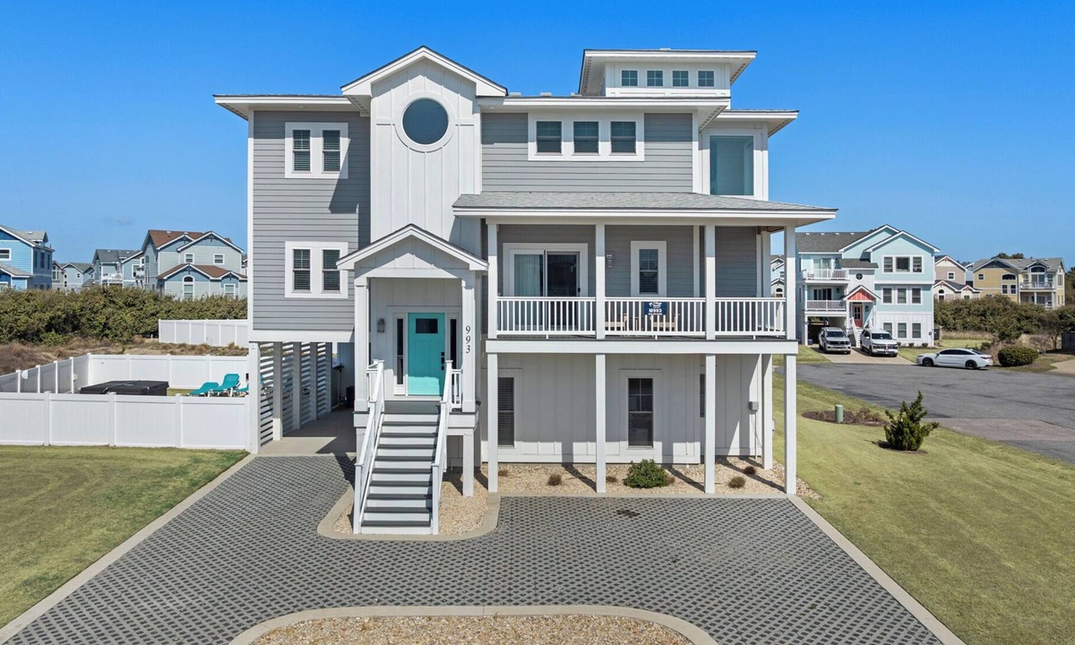 Whalehead Beach House | 7BR | Private Pool | Hot Tub | Elevator | Deck