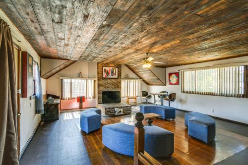 Guthrie Center House | 8 Mi to Lake Panorama: Cozy Family Getaway