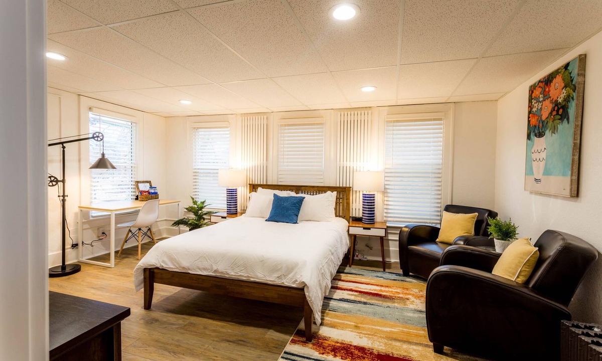 Kutzky Park Apartment | 8075-Walk to Mayo- Charming 2 bedroom Boutique Apartment