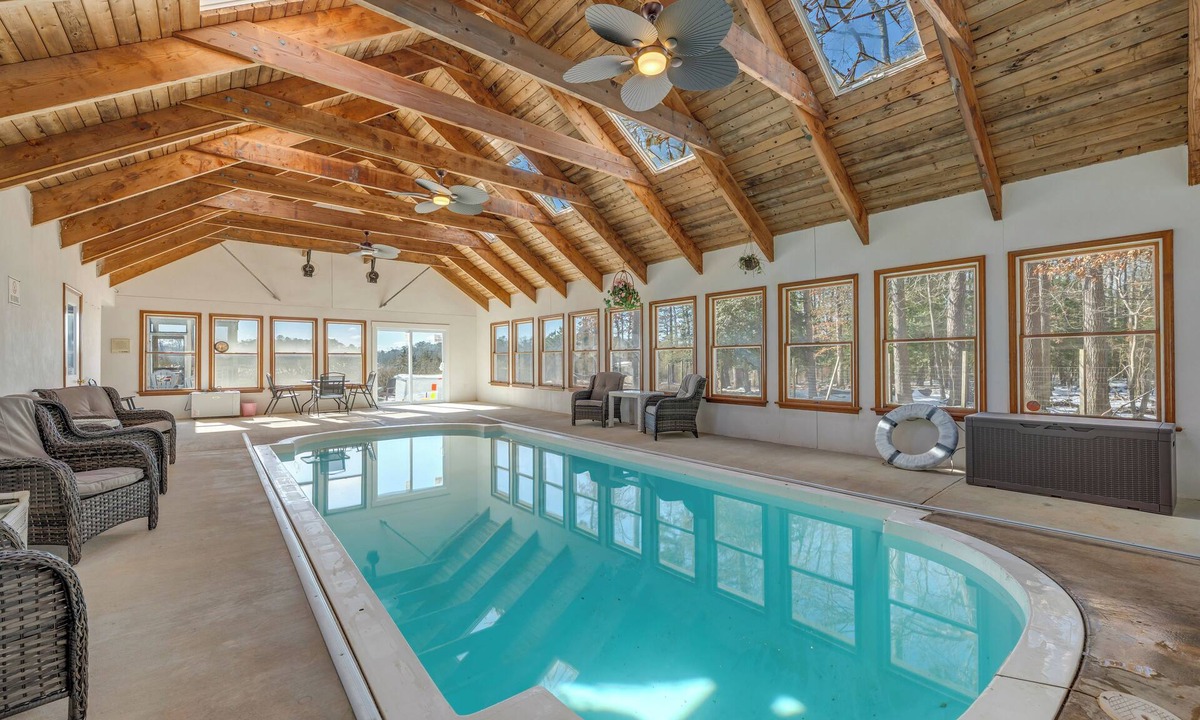 Goshen House | 9BR Retreat - Sleeps 23+ w Pool, Pickleball Court, Golf Simulator, Near Beaches