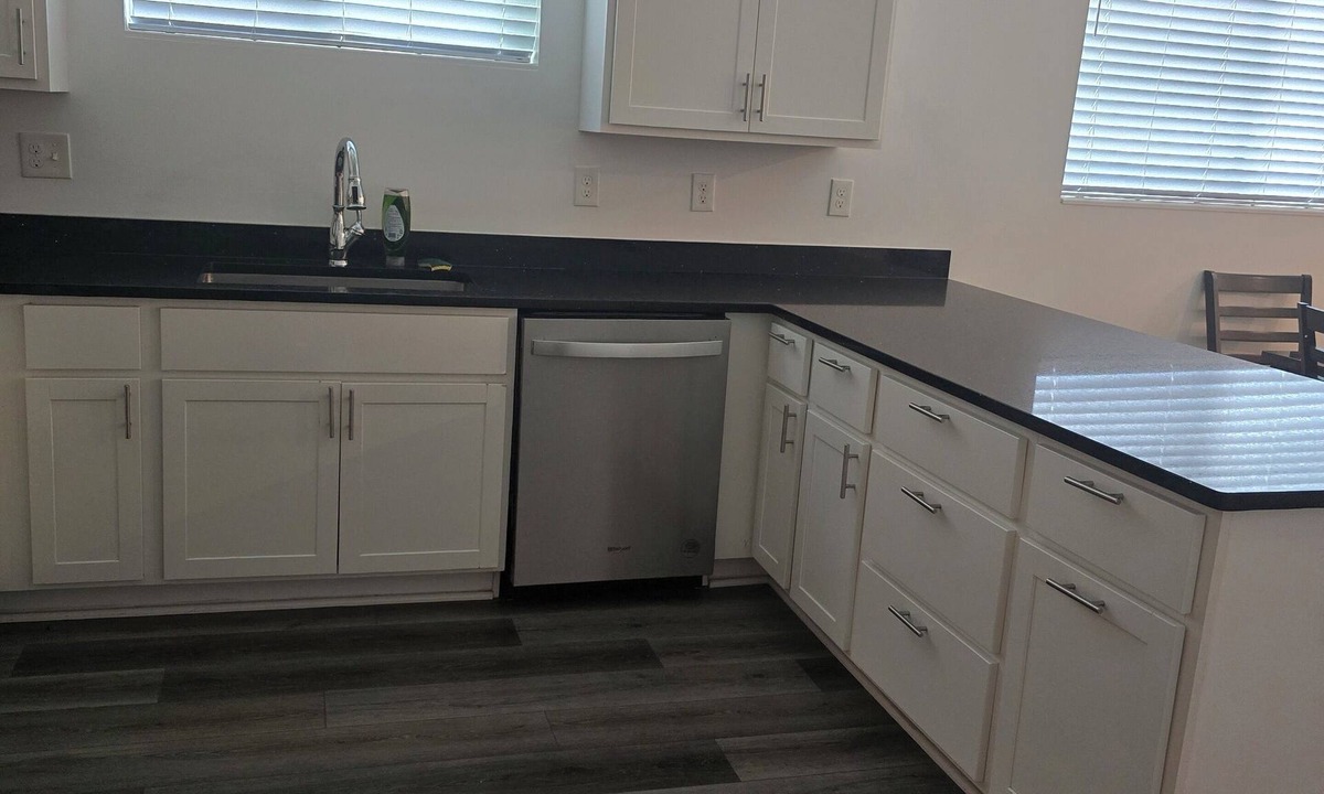 West Side House | A charming haven with 4 bedrooms in lovely Saint Paul. Family friendly