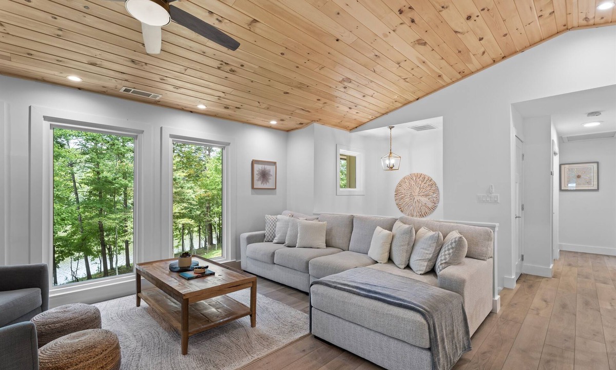Murrayville House | A Lake House on Lanier | Private Dock, Kayaks & Sunsets