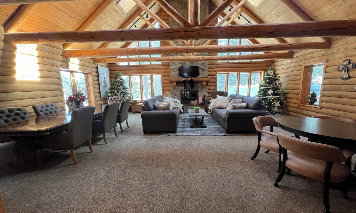Lead Cabin | A large, newly remodeled 7,000 sq ft cabin, new hot tub, minutes from Deadwood!