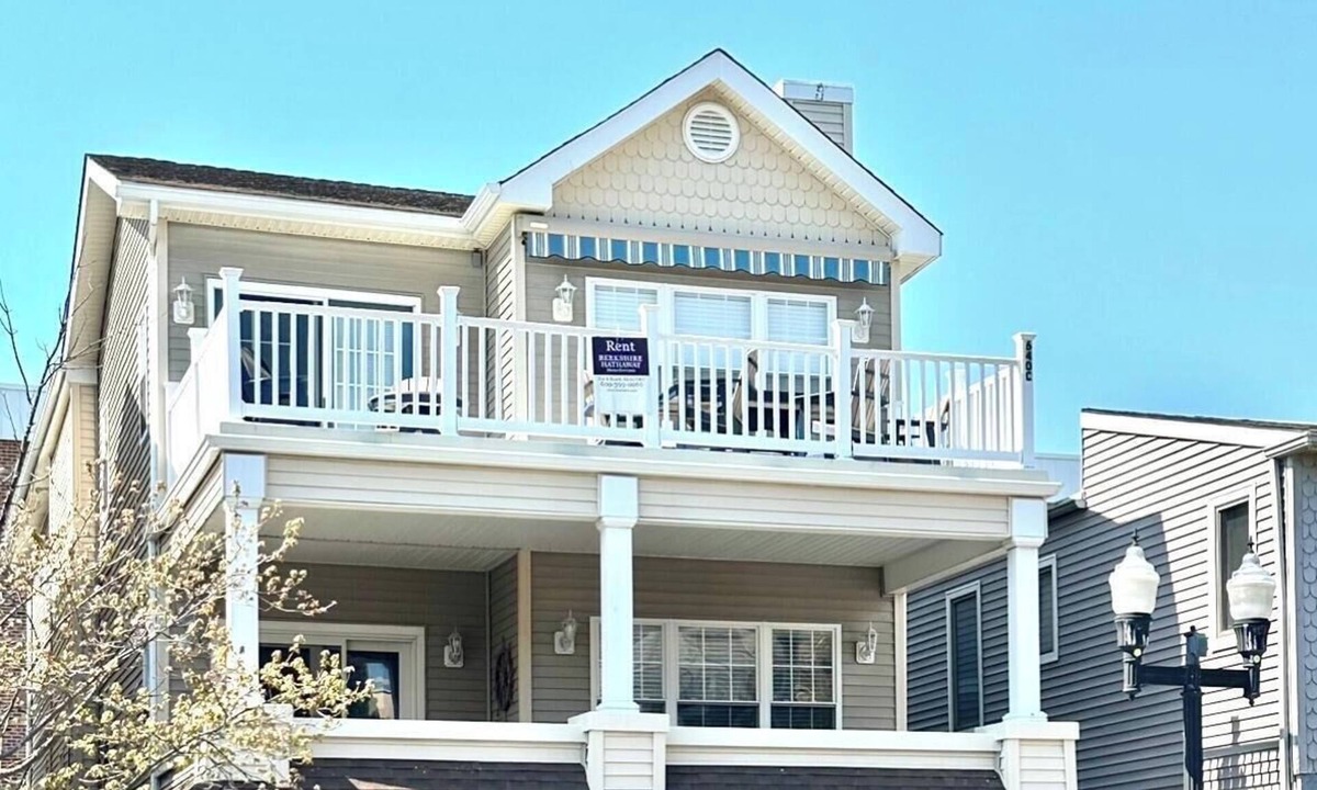 North End Condo | A+ Location! Right in the heart of OC. Walk to absolutely everything!