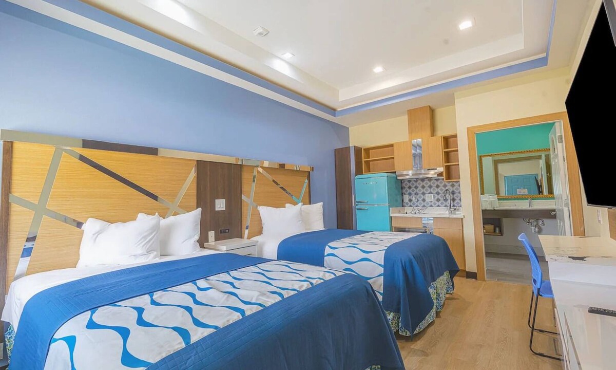 George Bush Park/Eldridge Hotel | Accommodating Villa for Families, Close to Local Attractions - 4 Rooms!