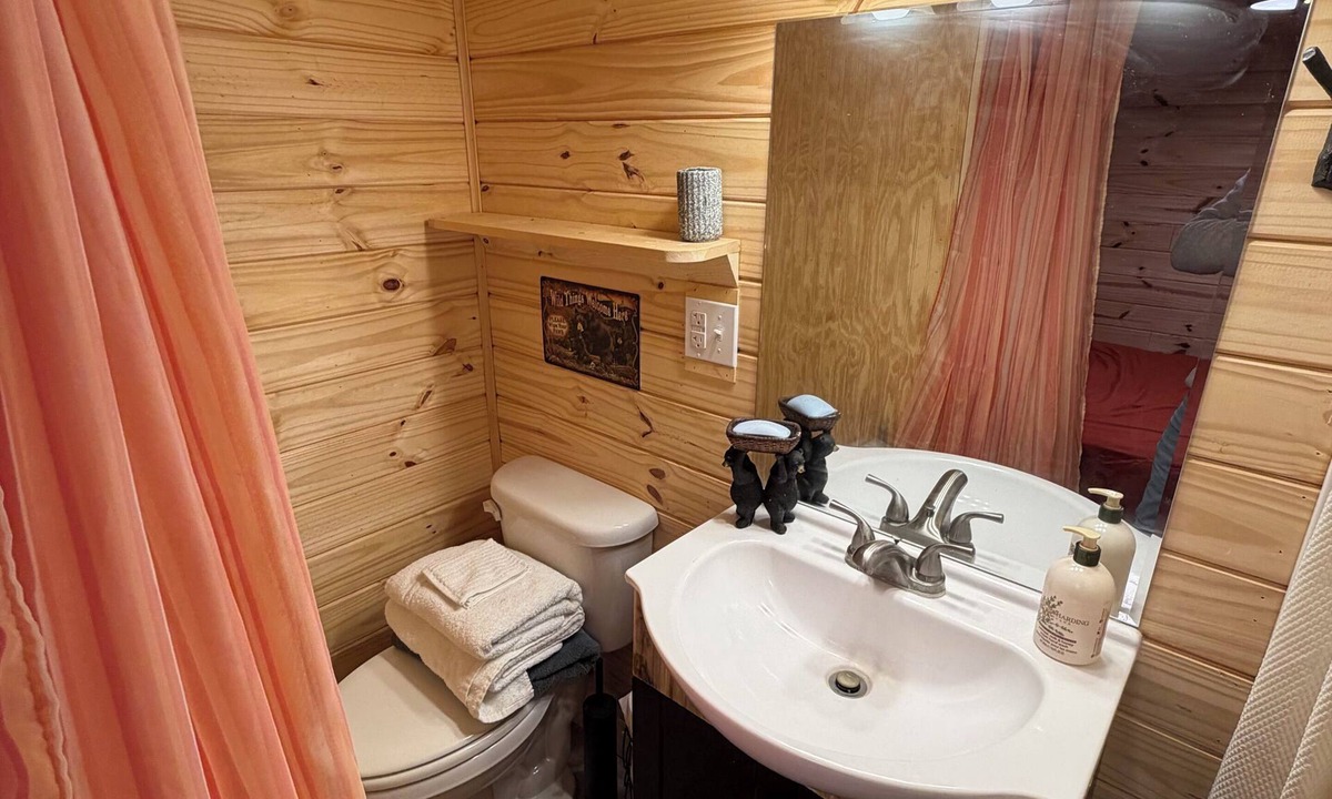 Enoree Cabin | Adorable 2-bedroom/loft cabin with AC in charming Enoree on the river