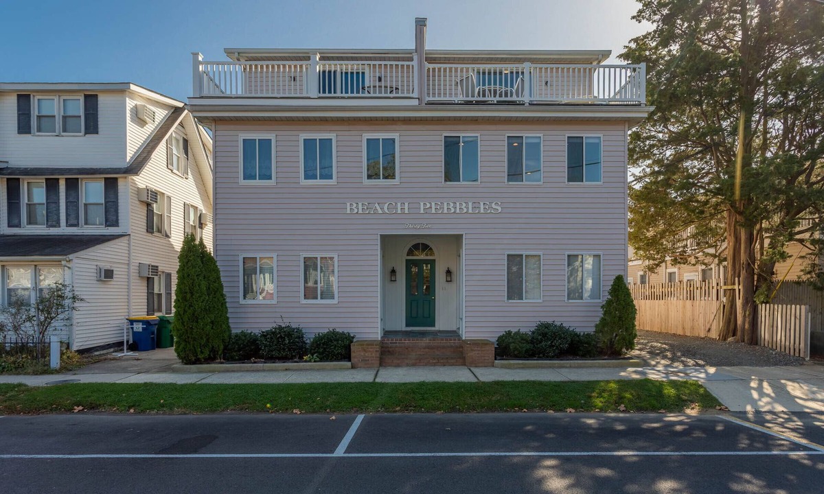 Rehoboth Beach Condo | Adorable/Clean Condo Steps to the Beach 3BR Sleeps 6