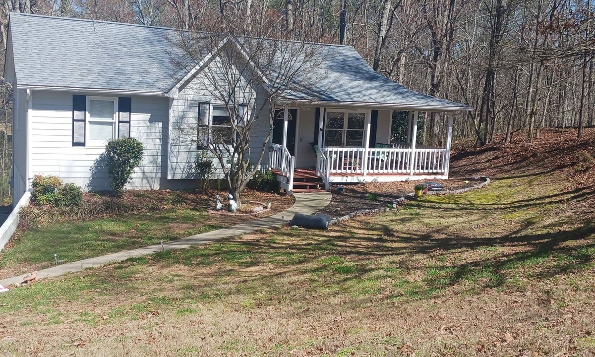 Cartersville House | Adorable Cottage Style Home near Lake Point- Hospital & Lake Allatoona