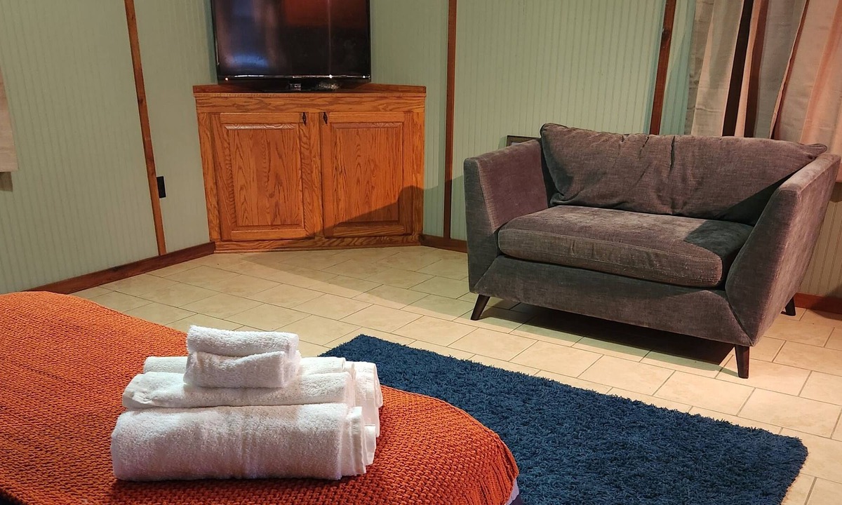 New Zion Apartment | Adorable Guest House with a Pool - 10 minutes from both major hops