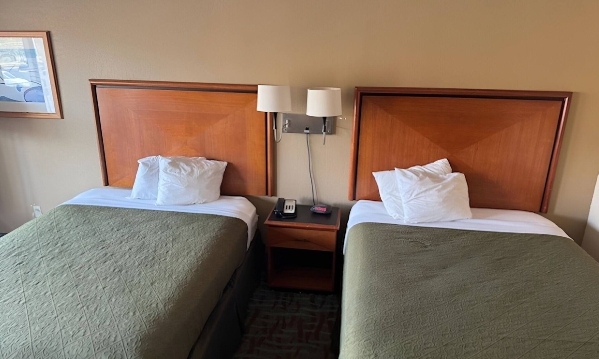 Harriman Hotel | Affordable Stay Close to Local Sights & Dining - Free Breakfast and Parking!