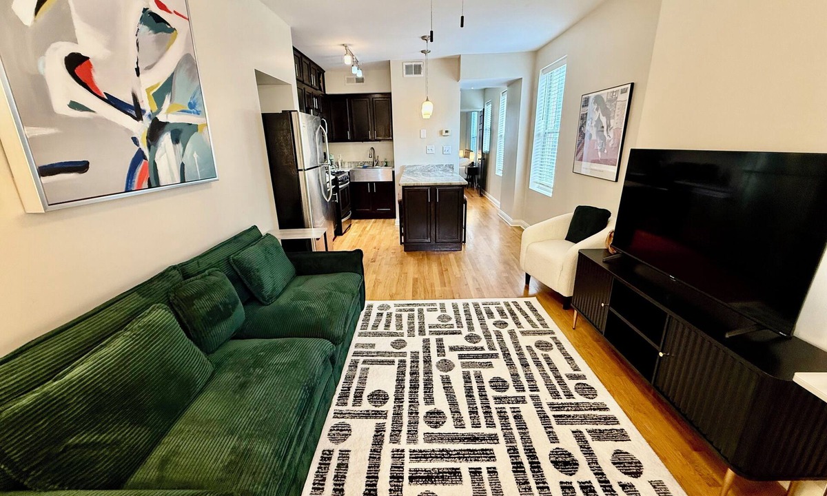 Richmond Apartment | Airy apartment close to EVERYTHING