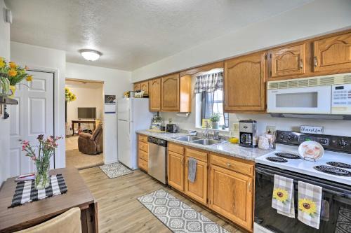 Akron Apartment | Akron Apartment w/Balcony - Hunting Nearby!