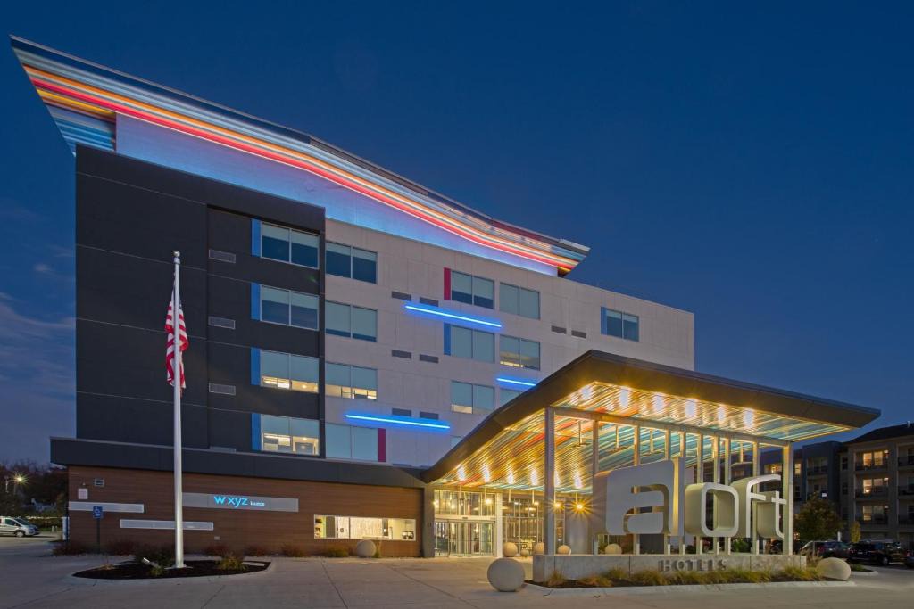 South Central Omaha Hotel | Aloft by Marriott Omaha Aksarben Village