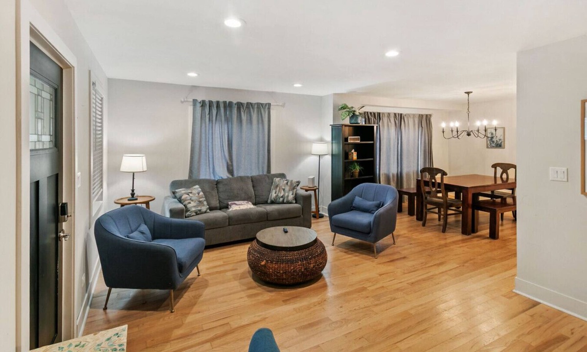 Libertyville House | Amazing home in DT Libertyville - Near Naval Base!