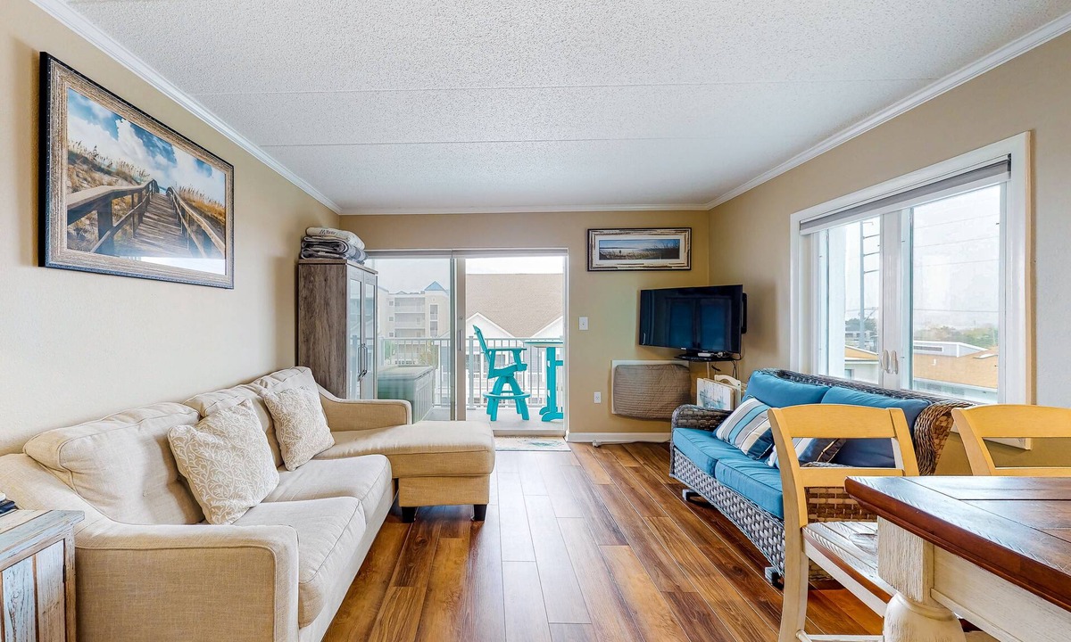 Midtown Ocean City Condo | Amazing Suite in Oceanside Building w/Shared Pool, Private Washer/Dryer, WiFi