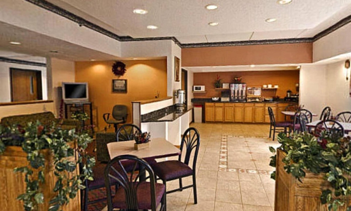 Waukegan Hotel | Americas Best Value Inn & Suites Waukegan Gurnee